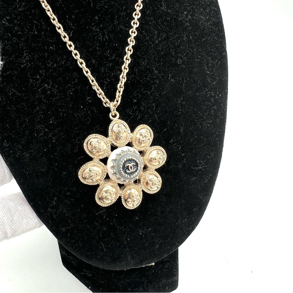 CHANEL CC Necklace 24k GP Metal Authentic 😍